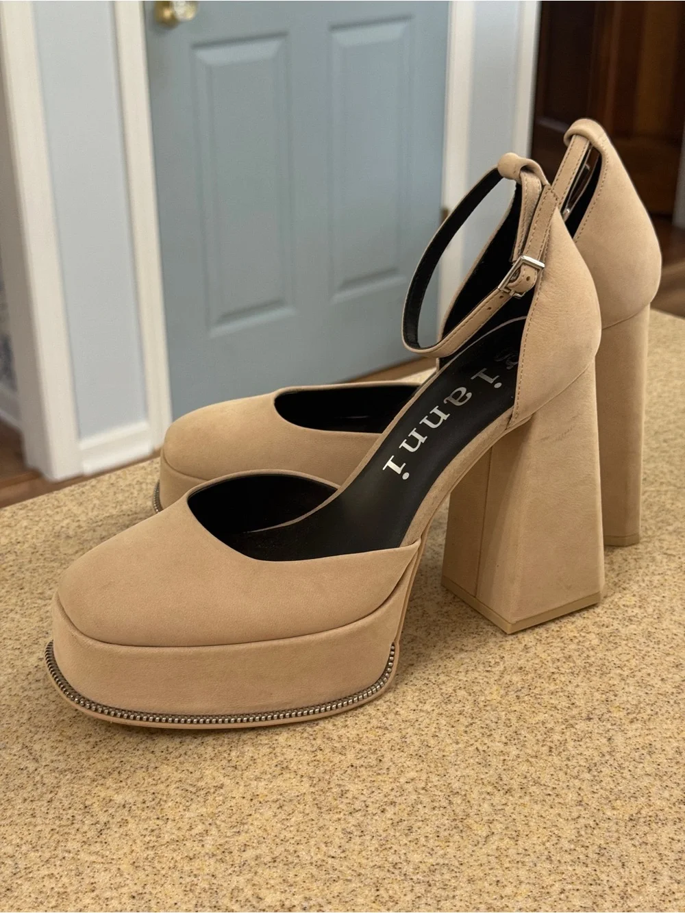 Gianni Bini Otten Spanish Sand ankle strap platform pumps 9 New Suede Fabric Zip